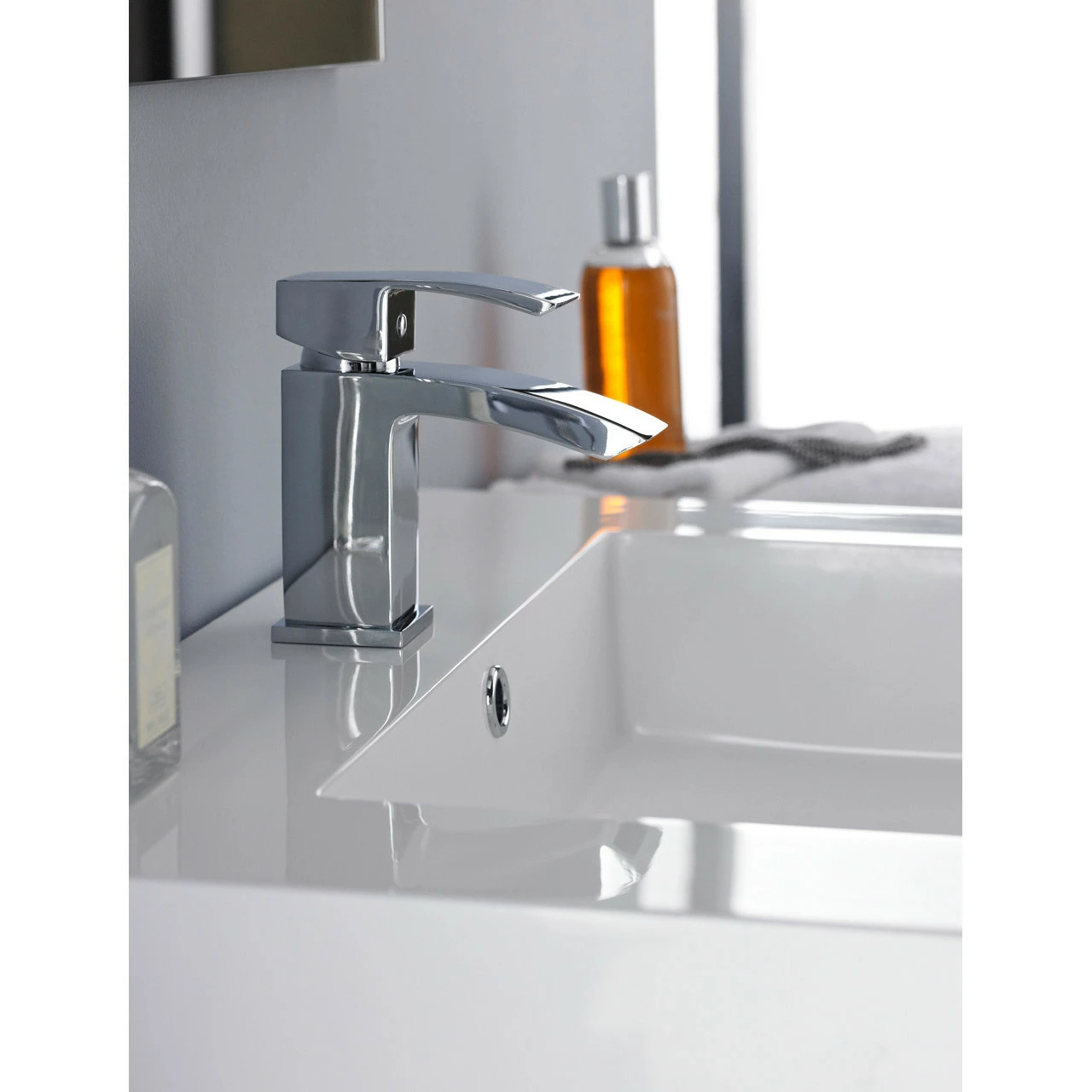 Nuie Vibe Mid Size Mono Basin Mixer Tap With Push Button Waste - TSI305 - Image 5